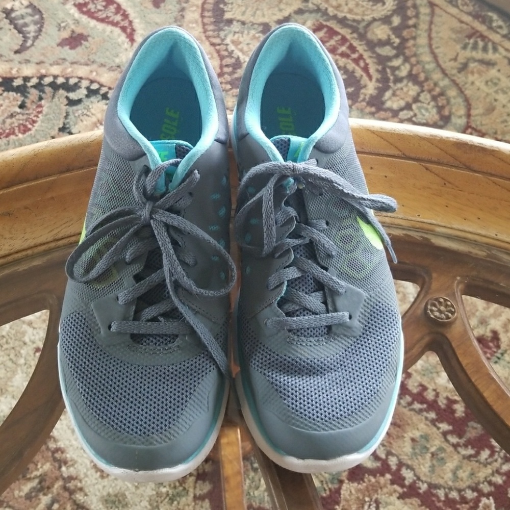 LADIES NIKE FLEX SHOES